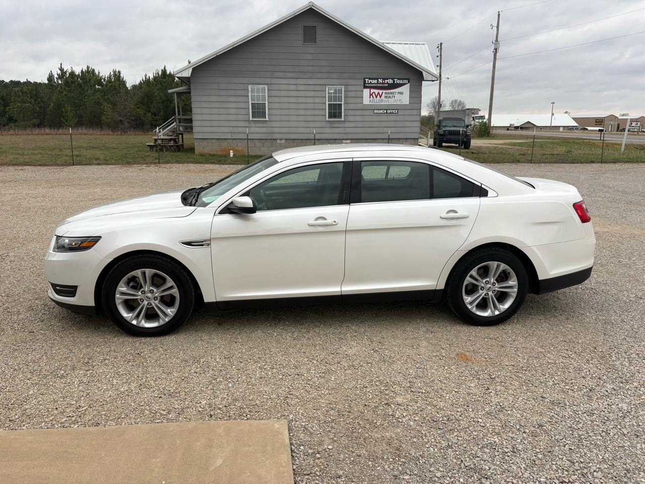 Ford Taurus SEL FWD 2018