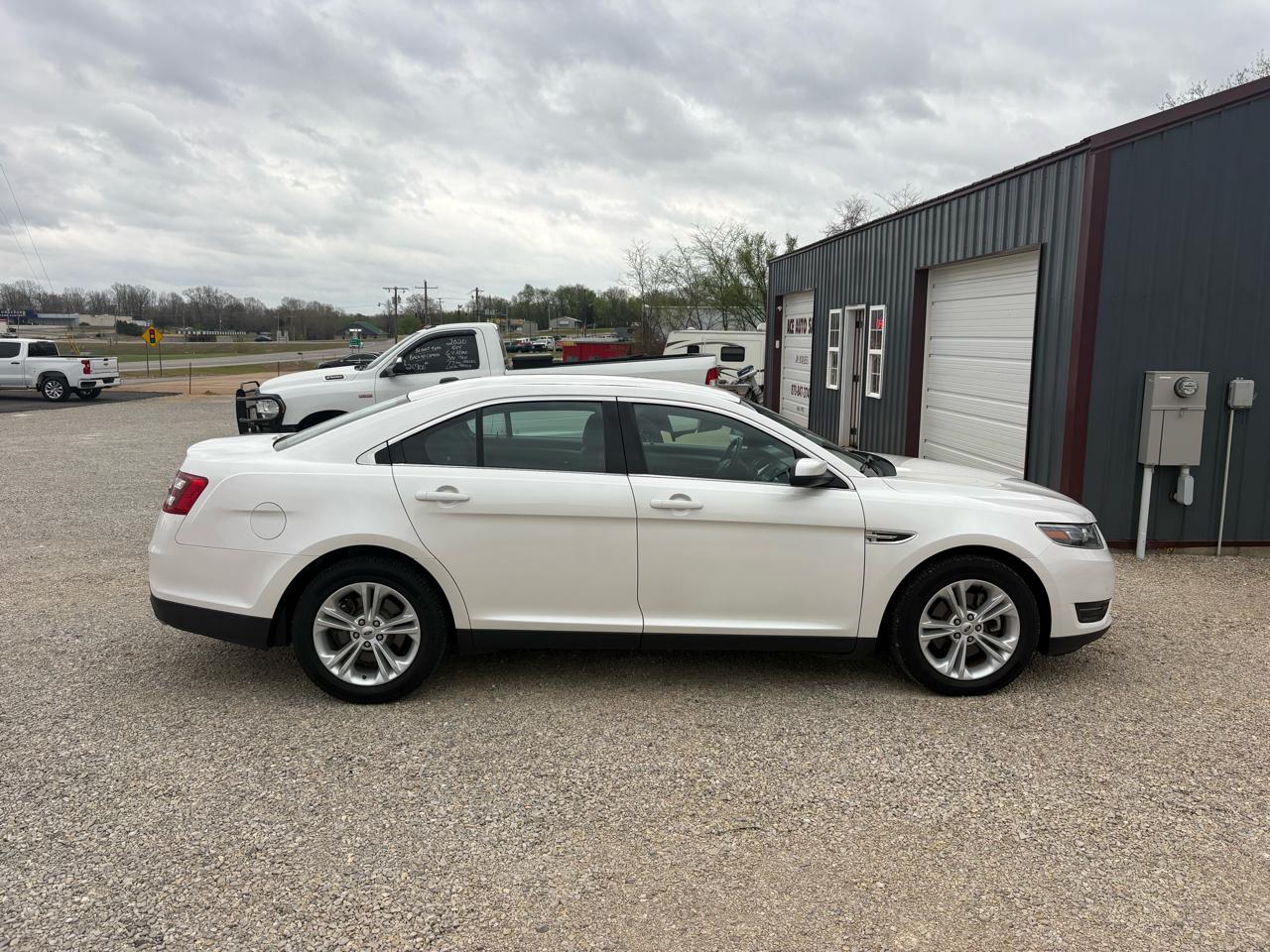 Ford Taurus SEL FWD 2018