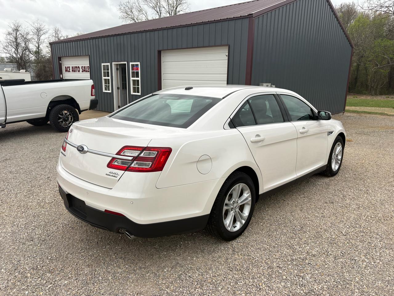 Ford Taurus SEL FWD 2018