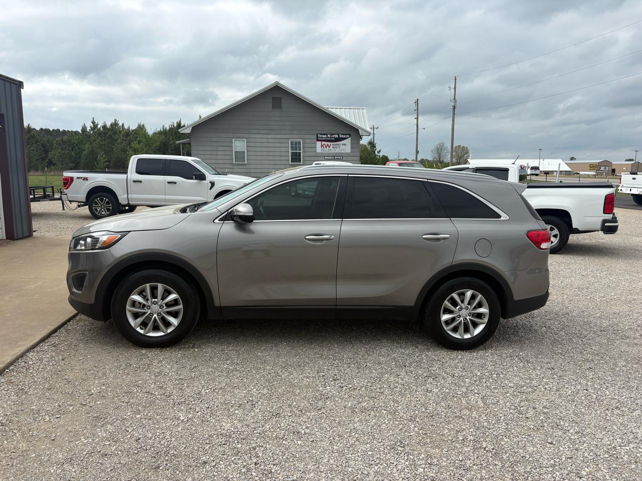 Kia Sorento LX V6 2WD 2017