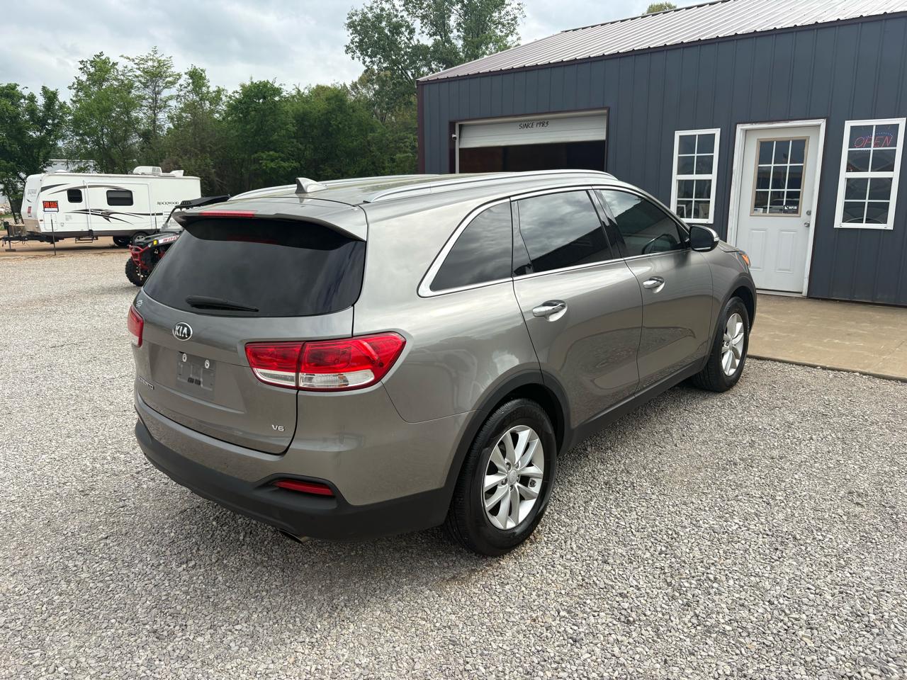 Kia Sorento LX V6 2WD 2017