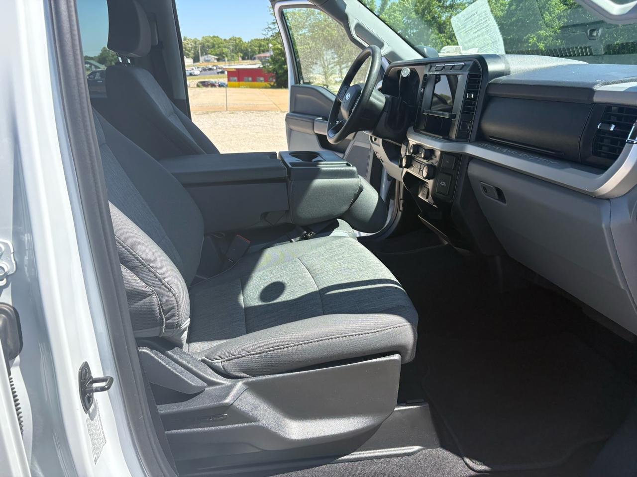 Ford F-250 SD XLT Crew Cab 4WD 2024