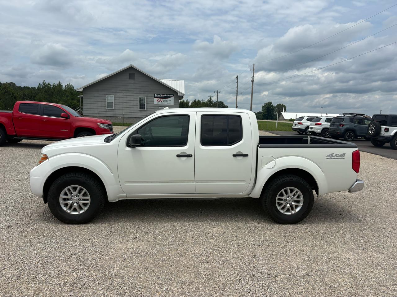 Nissan Frontier 4WD Crew Cab SWB Auto SV 2015