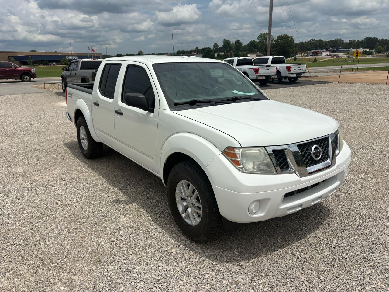 Nissan Frontier 4WD Crew Cab SWB Auto SV 2015