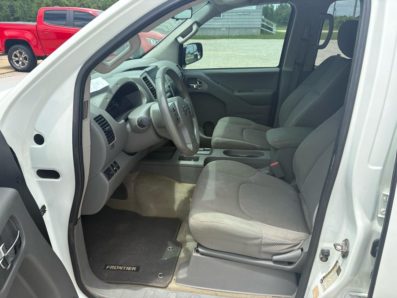 Nissan Frontier 4WD Crew Cab SWB Auto SV 2015