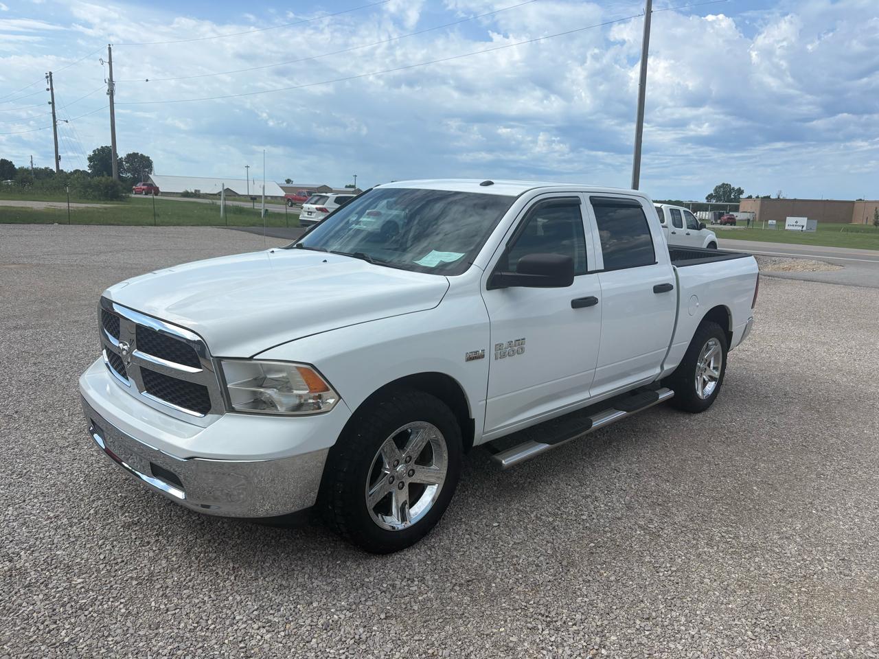 RAM 1500 4WD Crew Cab 140.5" Sport 2016