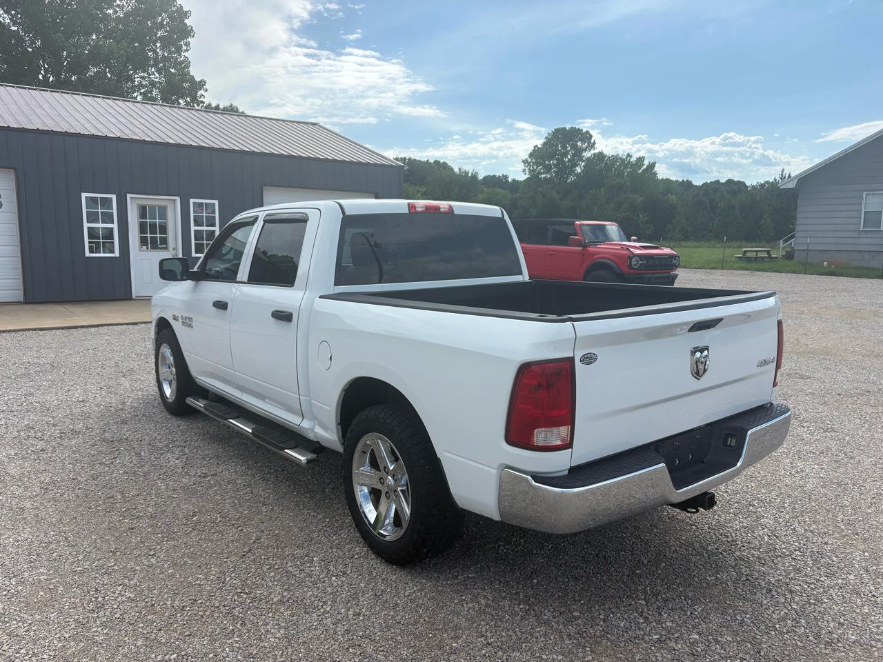 RAM 1500 4WD Crew Cab 140.5" Sport 2016
