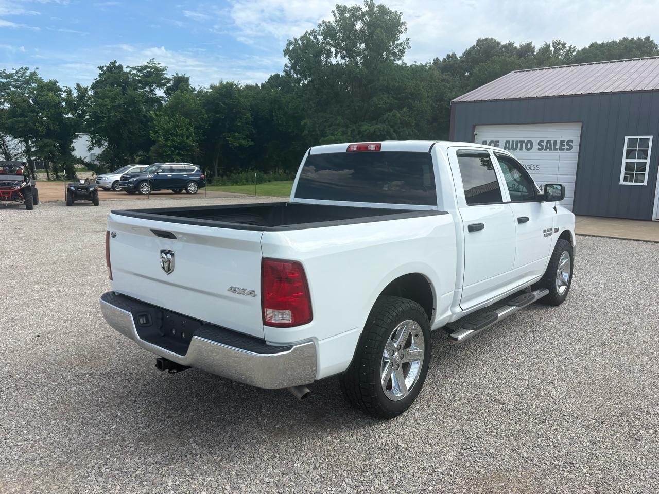 RAM 1500 4WD Crew Cab 140.5" Sport 2016