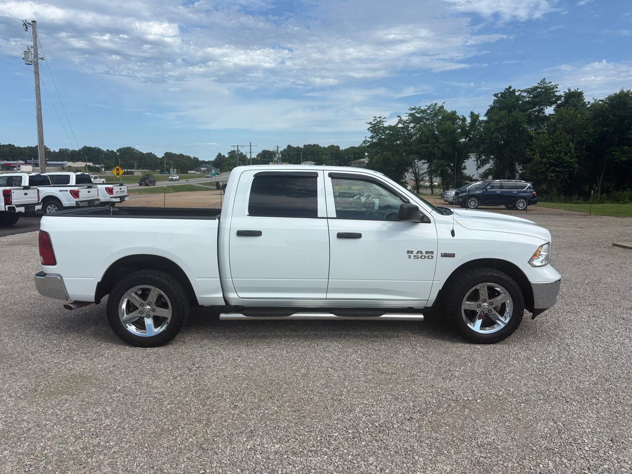 RAM 1500 4WD Crew Cab 140.5" Sport 2016