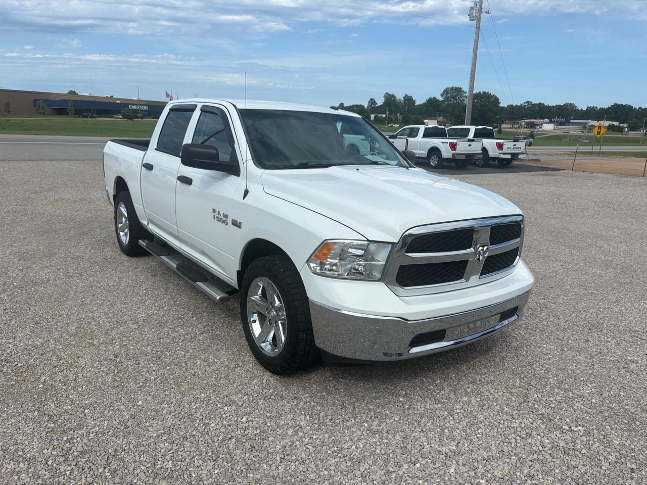 RAM 1500 4WD Crew Cab 140.5" Sport 2016