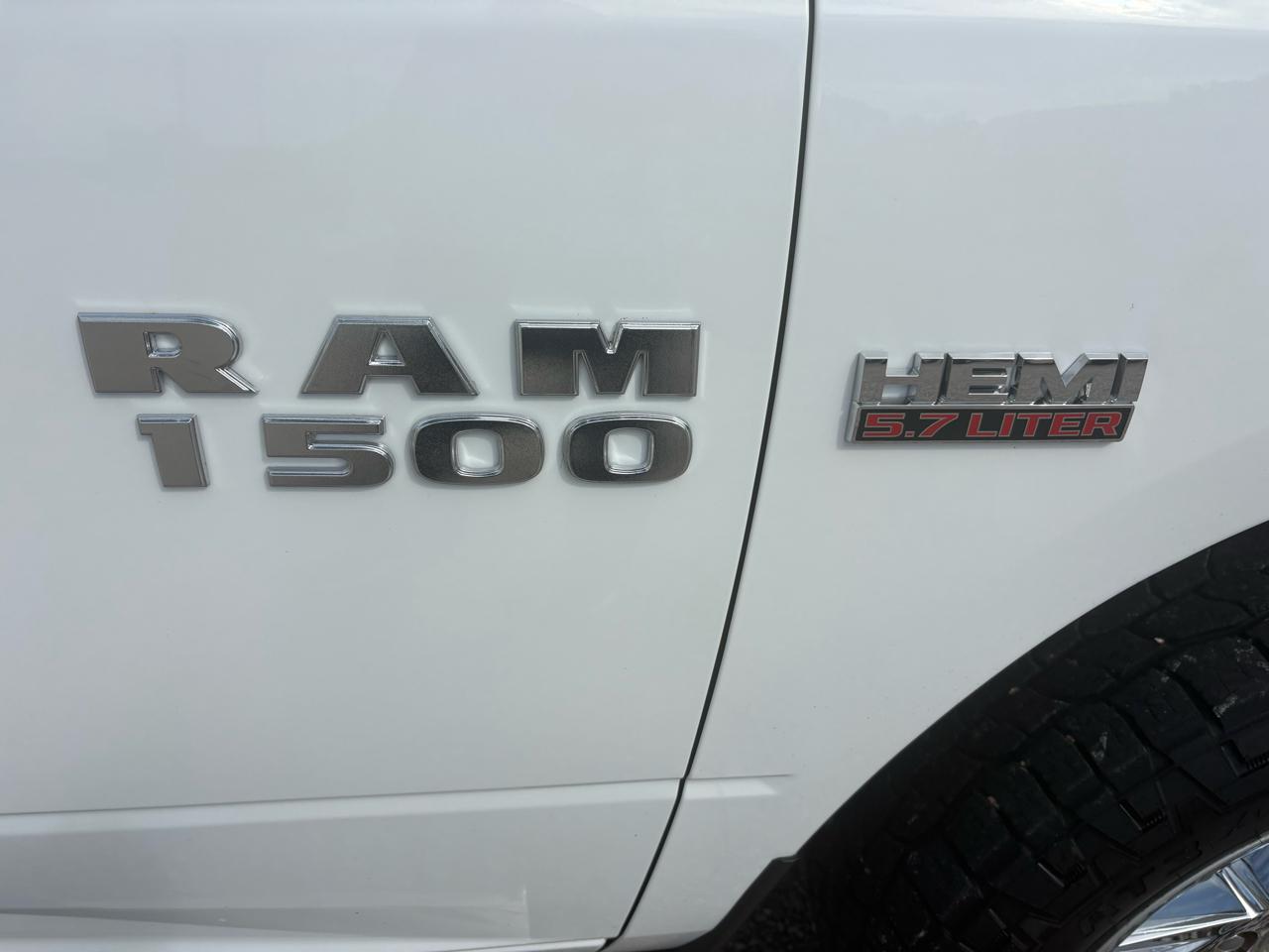 RAM 1500 4WD Crew Cab 140.5" Sport 2016