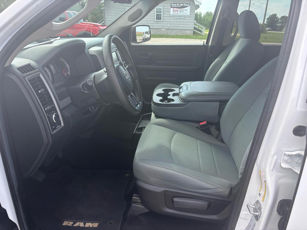 RAM 1500 4WD Crew Cab 140.5" Sport 2016