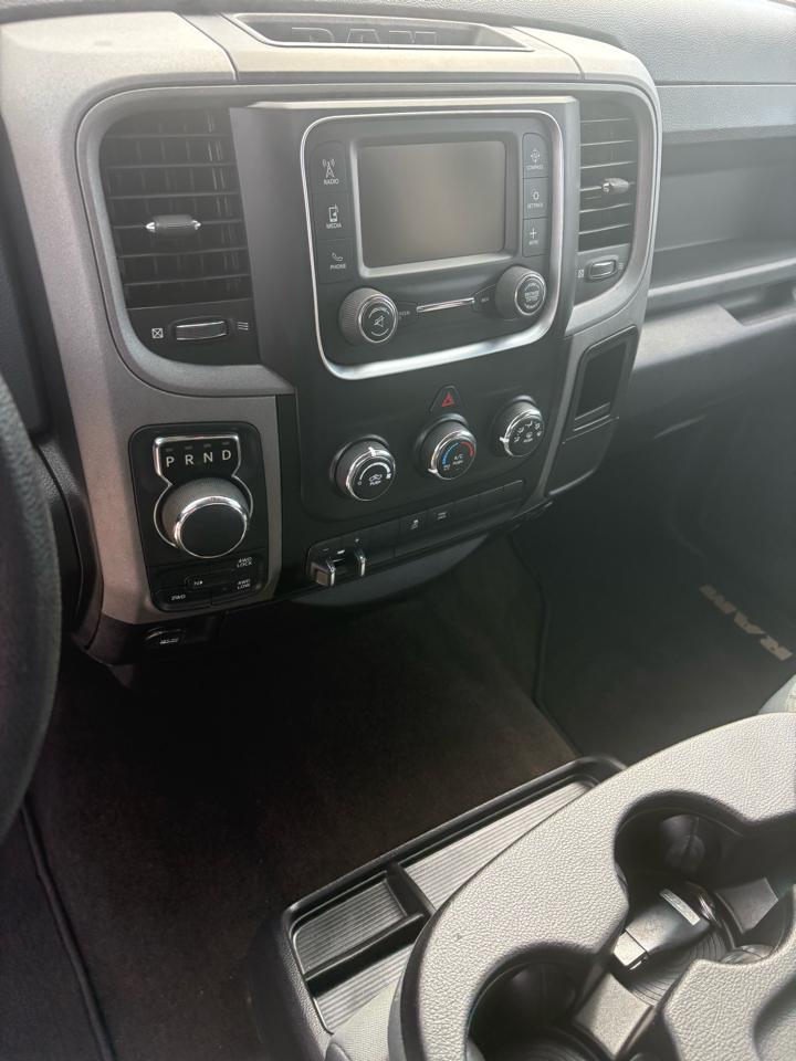 RAM 1500 4WD Crew Cab 140.5" Sport 2016