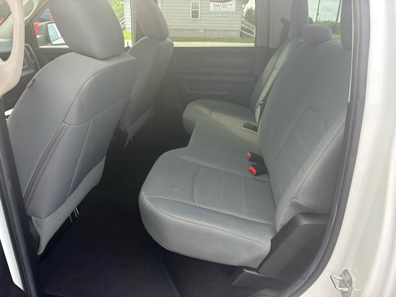 RAM 1500 4WD Crew Cab 140.5" Sport 2016