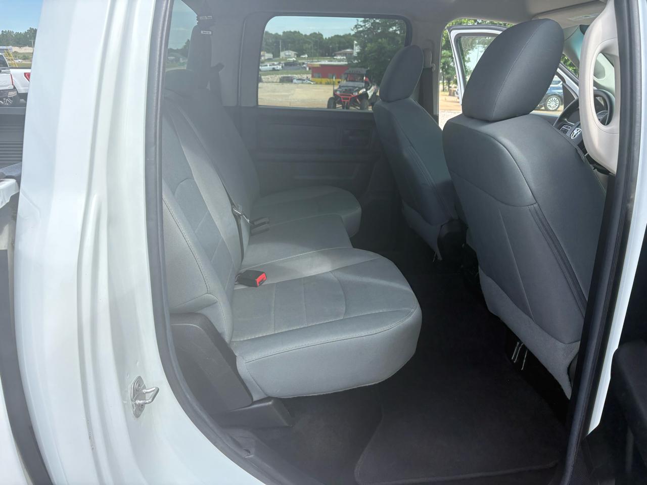RAM 1500 4WD Crew Cab 140.5" Sport 2016