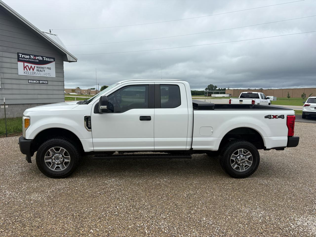 Ford F-250 SD XL SuperCab 4WD 2017