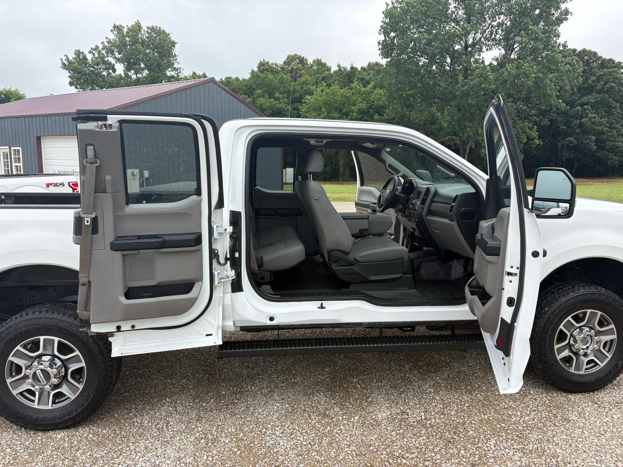 Ford F-250 SD XL SuperCab 4WD 2017