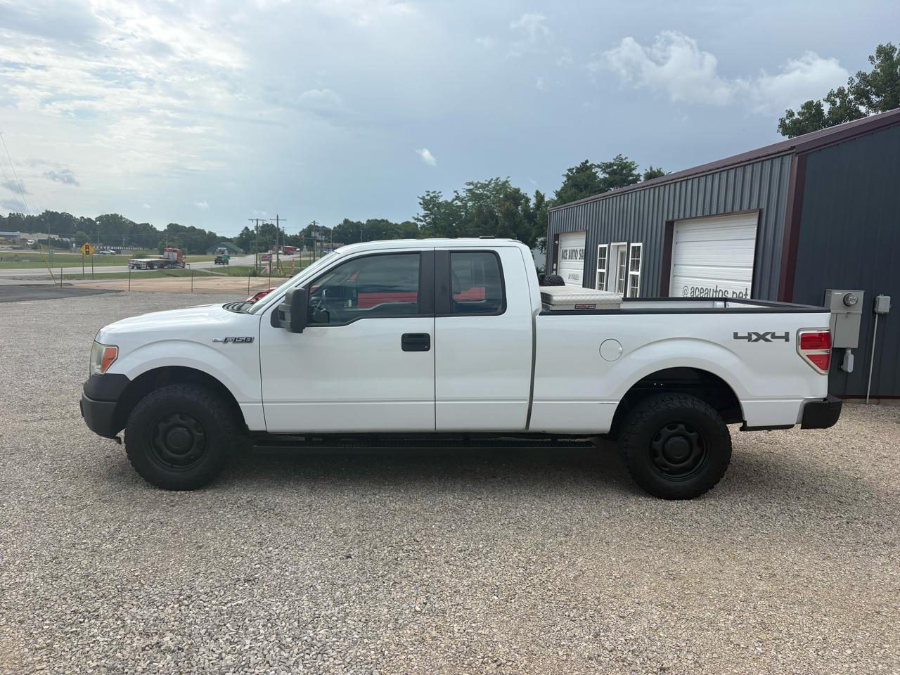 Ford F-150 4WD SuperCab 145" XL 2014
