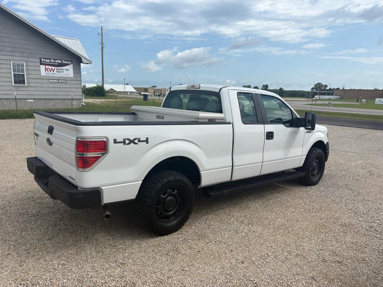 Ford F-150 4WD SuperCab 145" XL 2014