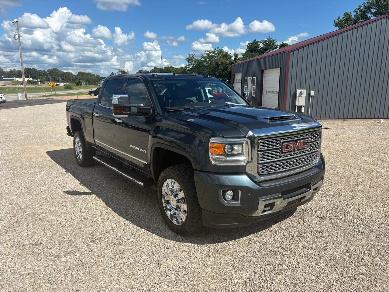 GMC Sierra 2500HD Denali Crew Cab 4WD 2019