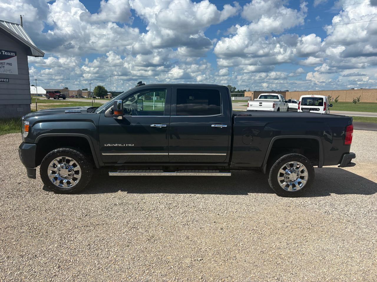 GMC Sierra 2500HD Denali Crew Cab 4WD 2019
