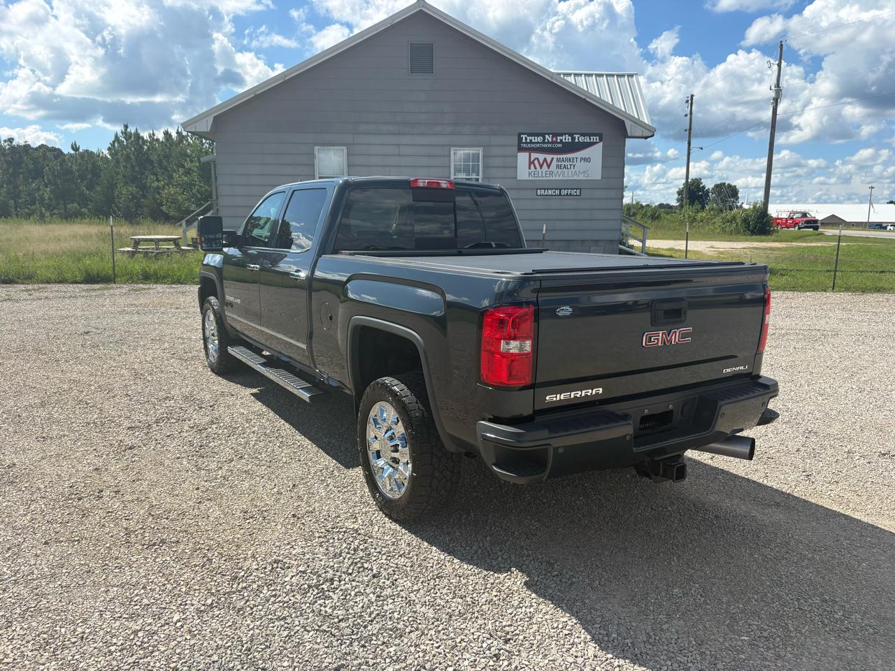 GMC Sierra 2500HD Denali Crew Cab 4WD 2019