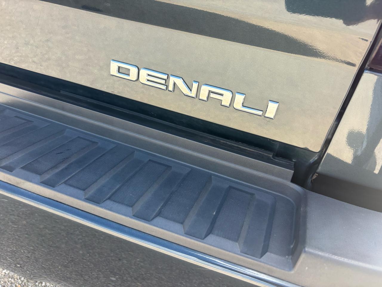 GMC Sierra 2500HD Denali Crew Cab 4WD 2019