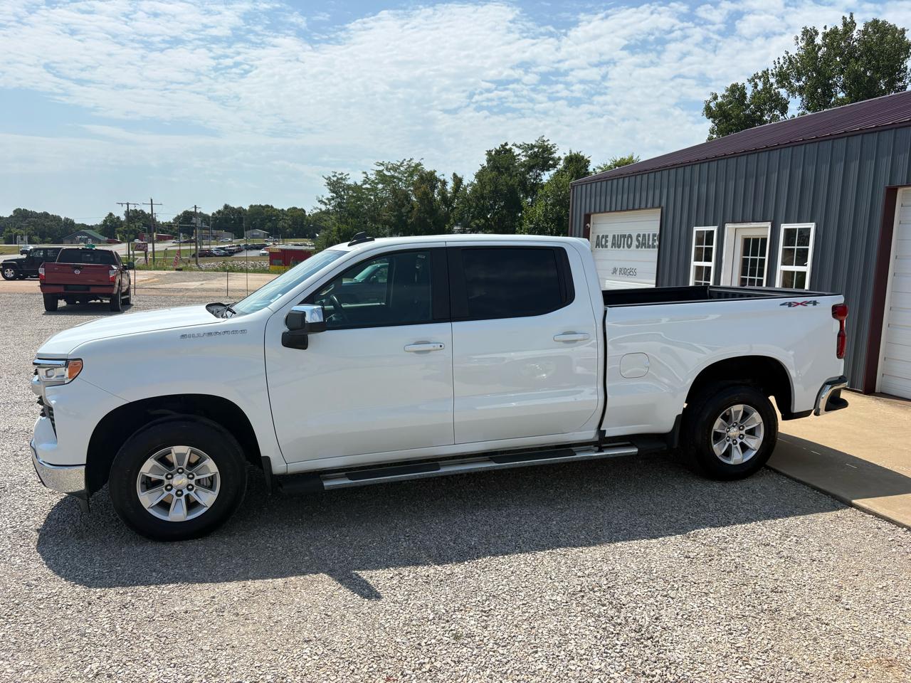 Chevrolet Silverado 1500 4WD Crew Cab 147" LT 2024