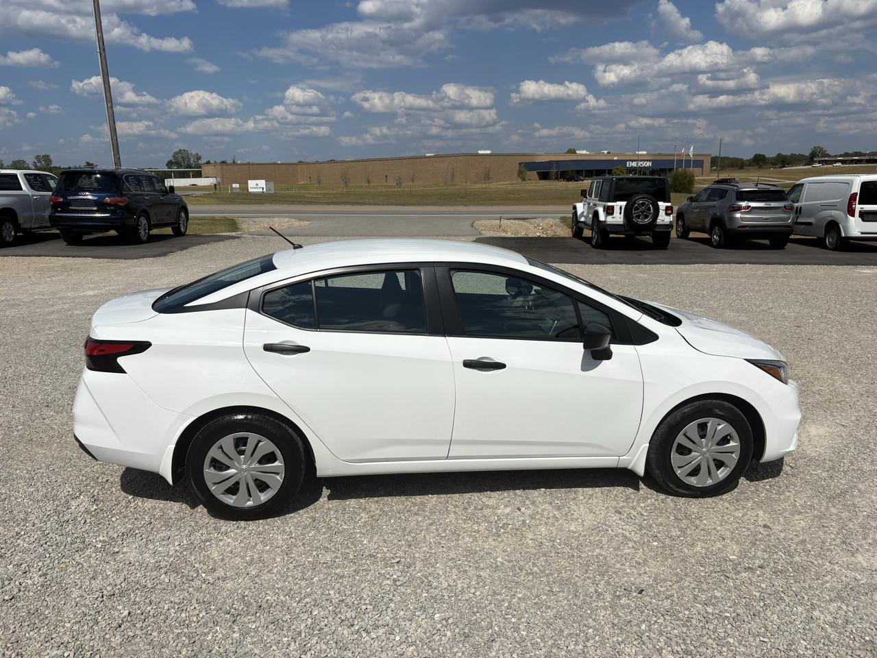 Nissan Versa S CVT 2021