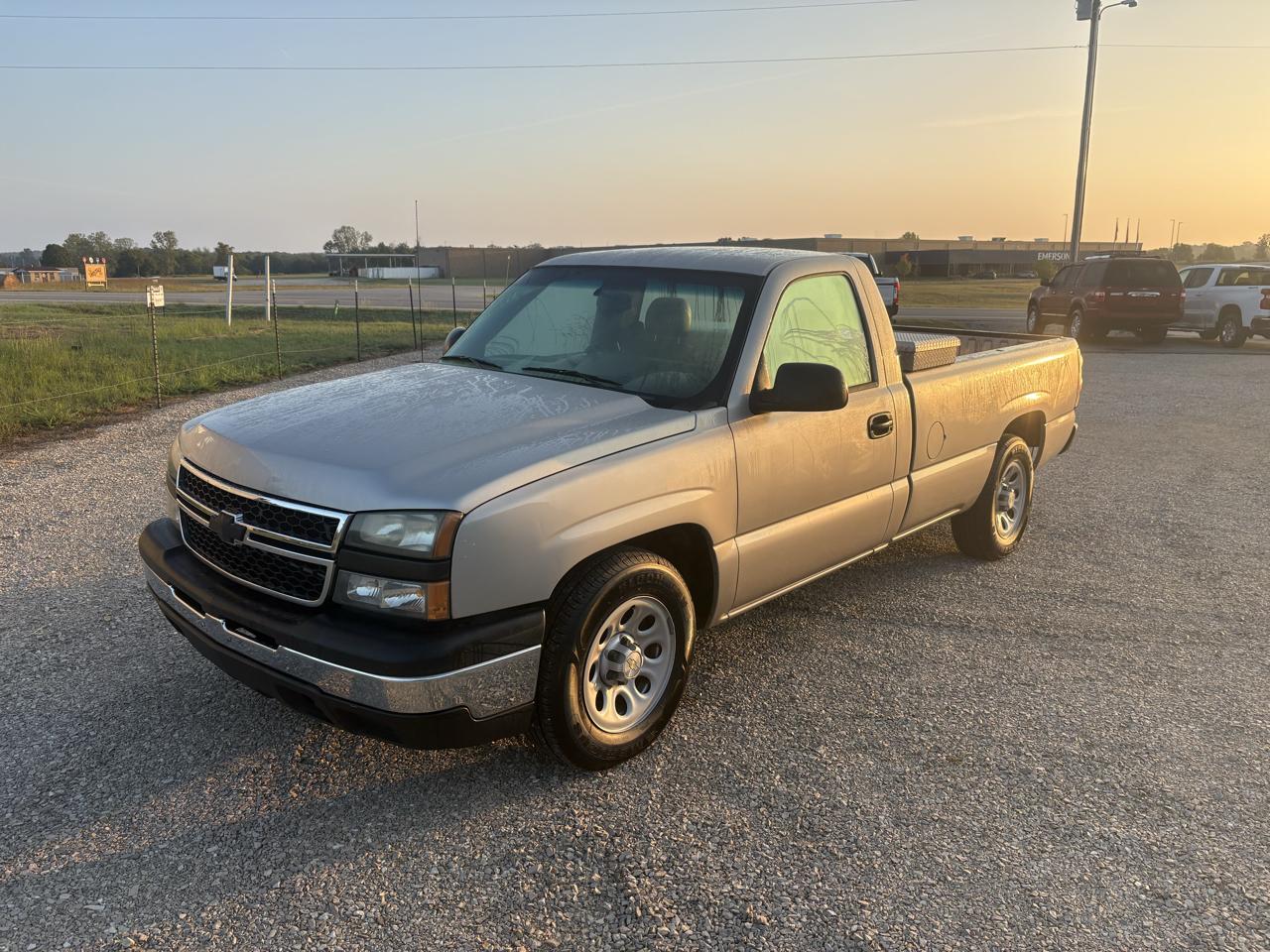 Chevrolet Silverado 1500 2WD Reg Cab 133.0" LS 2006