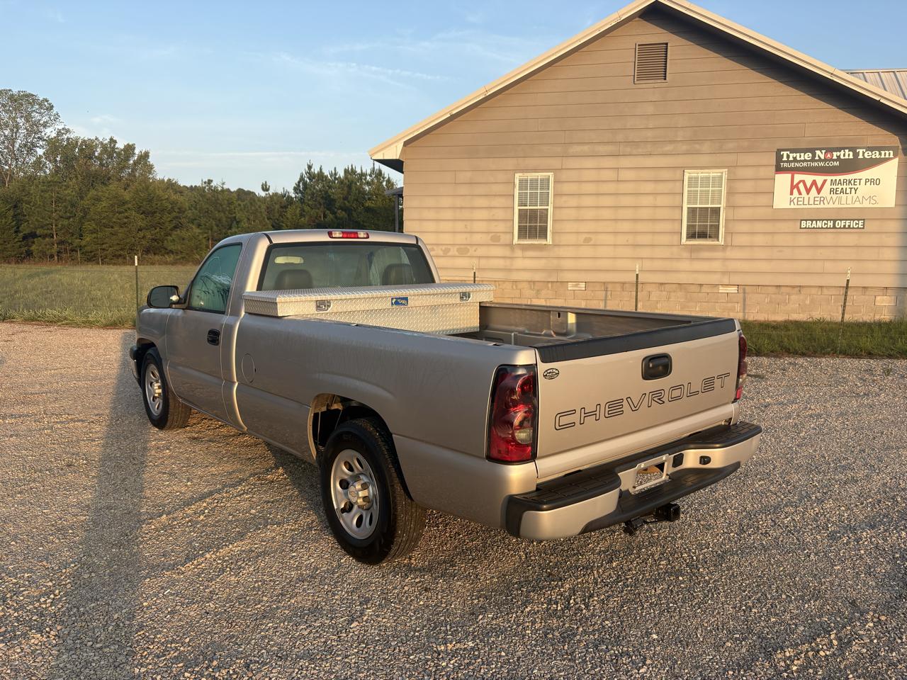 Chevrolet Silverado 1500 2WD Reg Cab 133.0" LS 2006