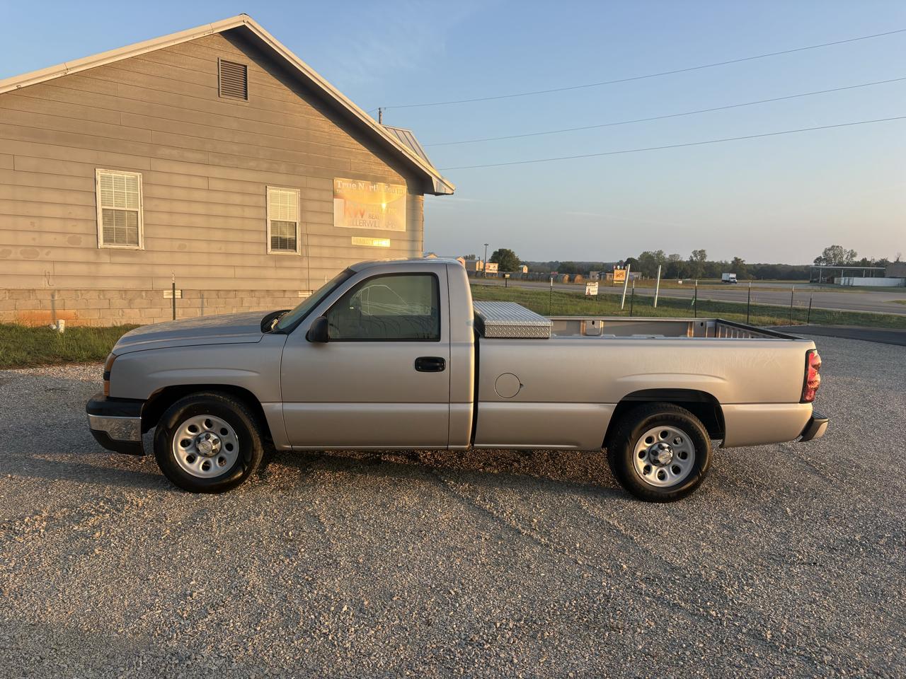 Chevrolet Silverado 1500 2WD Reg Cab 133.0" LS 2006