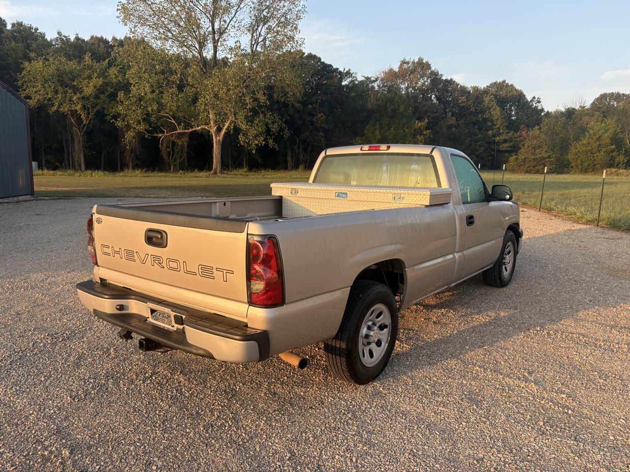 Chevrolet Silverado 1500 2WD Reg Cab 133.0" LS 2006