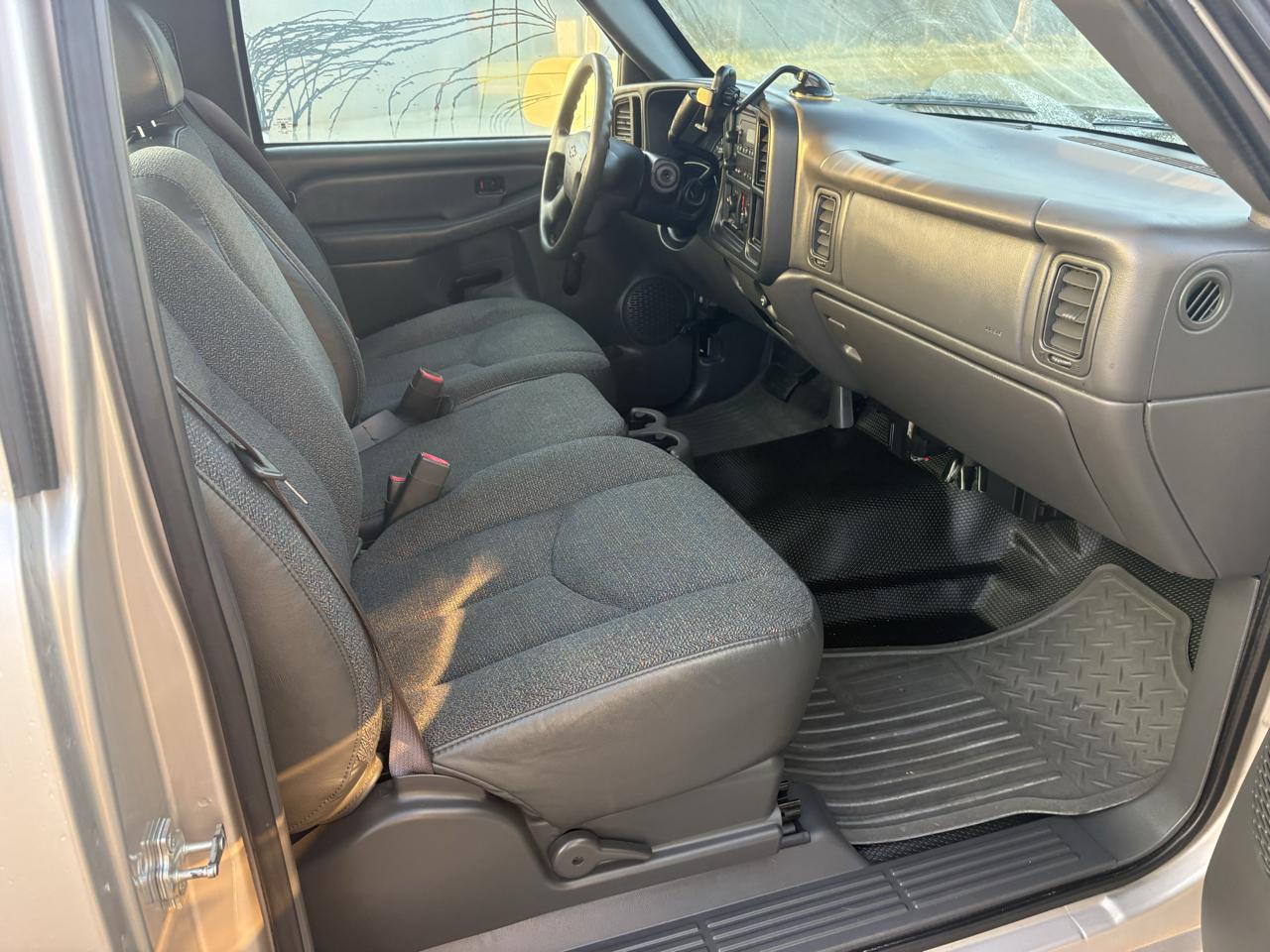 Chevrolet Silverado 1500 2WD Reg Cab 133.0" LS 2006