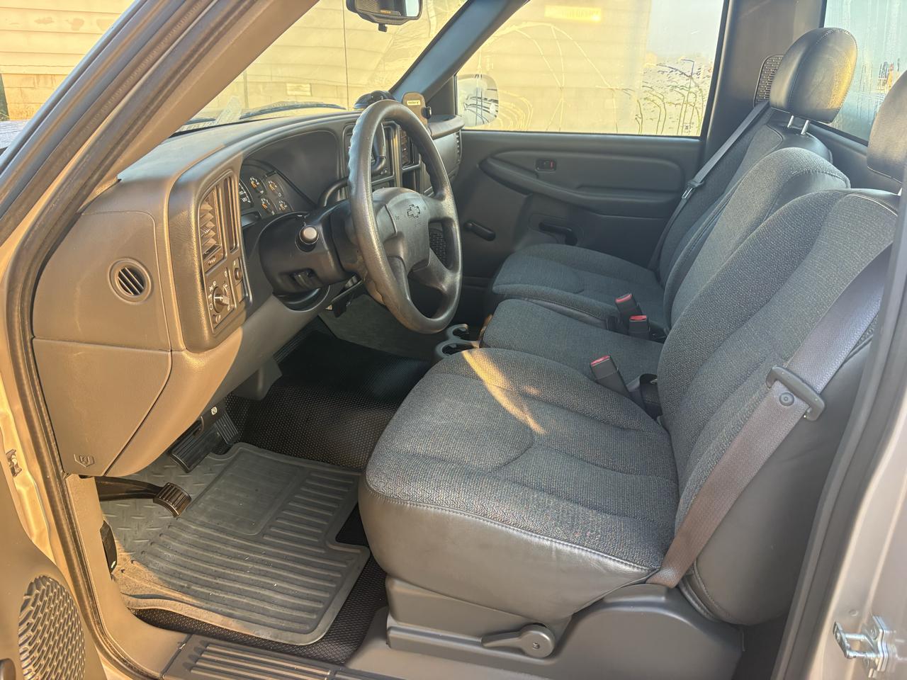 Chevrolet Silverado 1500 2WD Reg Cab 133.0" LS 2006