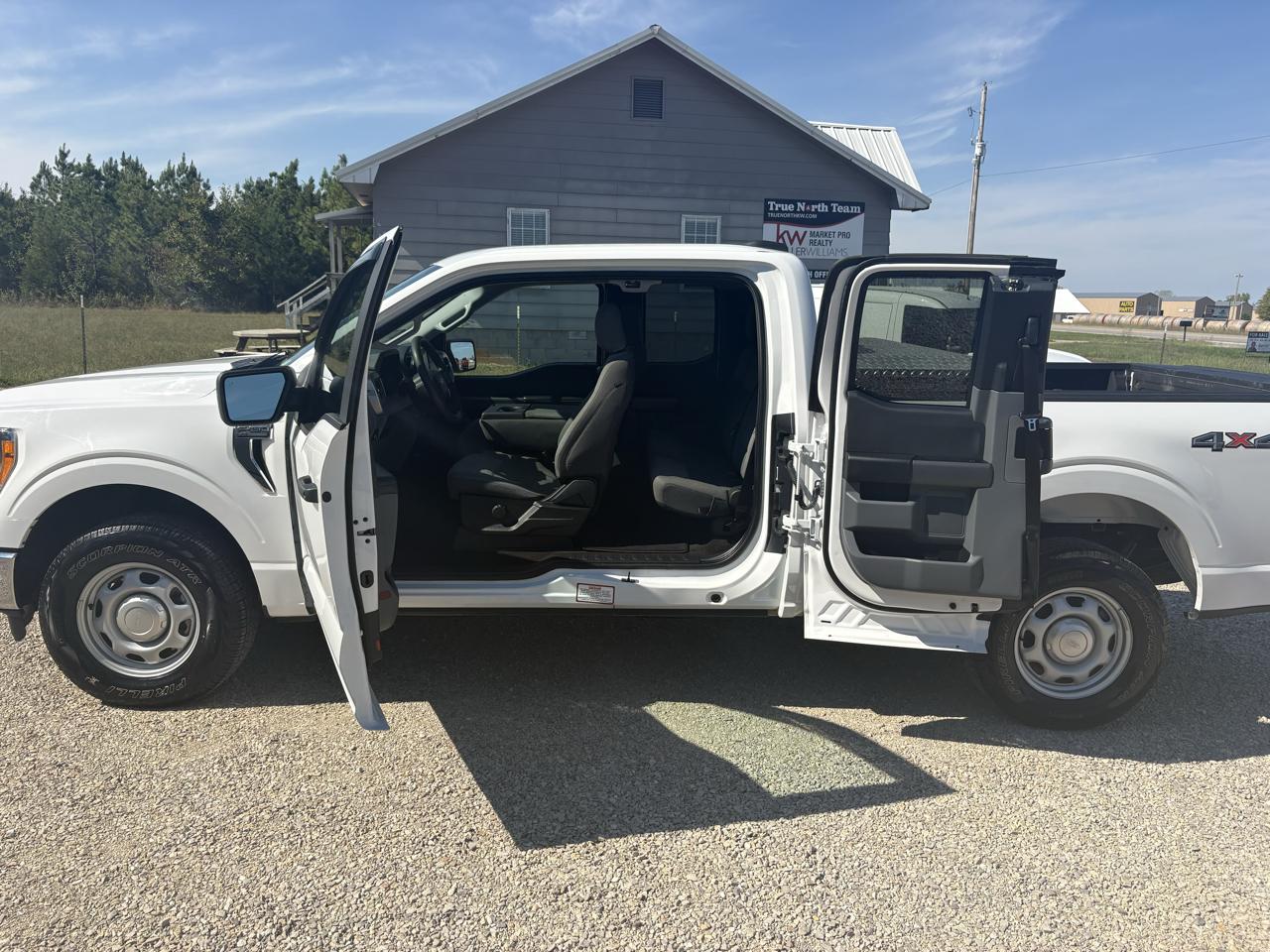 Ford F-150 4WD SuperCab 133" XLT 2021