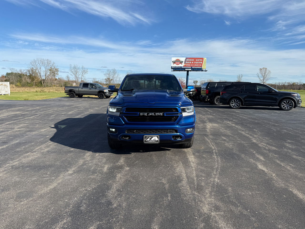 RAM 1500 Laramie 4x4 Crew Cab 6'4" Box 2019 RAM 1500 Laramie 4x4 Crew Cab 6'4" Box 2019