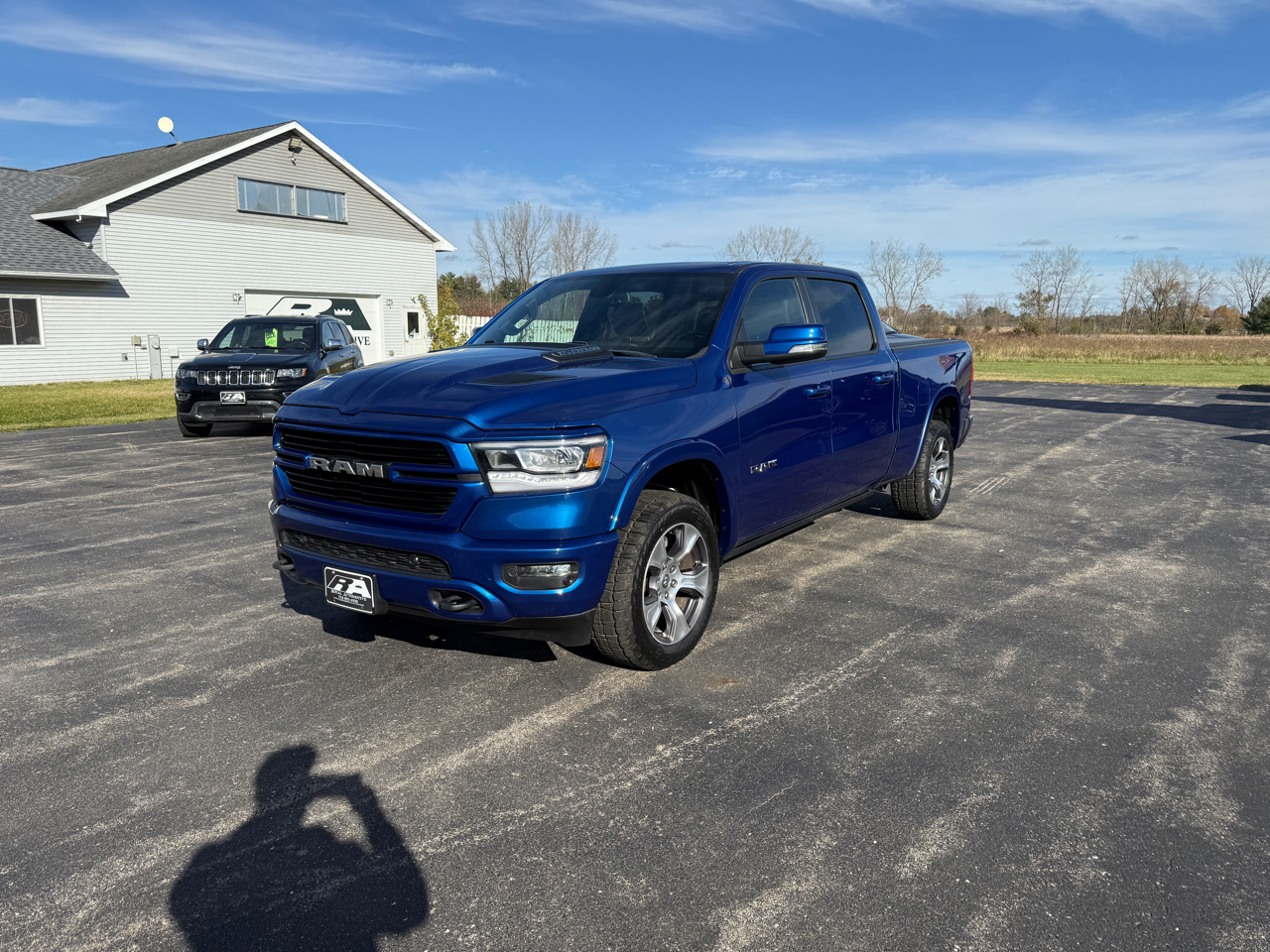 RAM 1500 Laramie 4x4 Crew Cab 6'4" Box 2019 RAM 1500 Laramie 4x4 Crew Cab 6'4" Box 2019