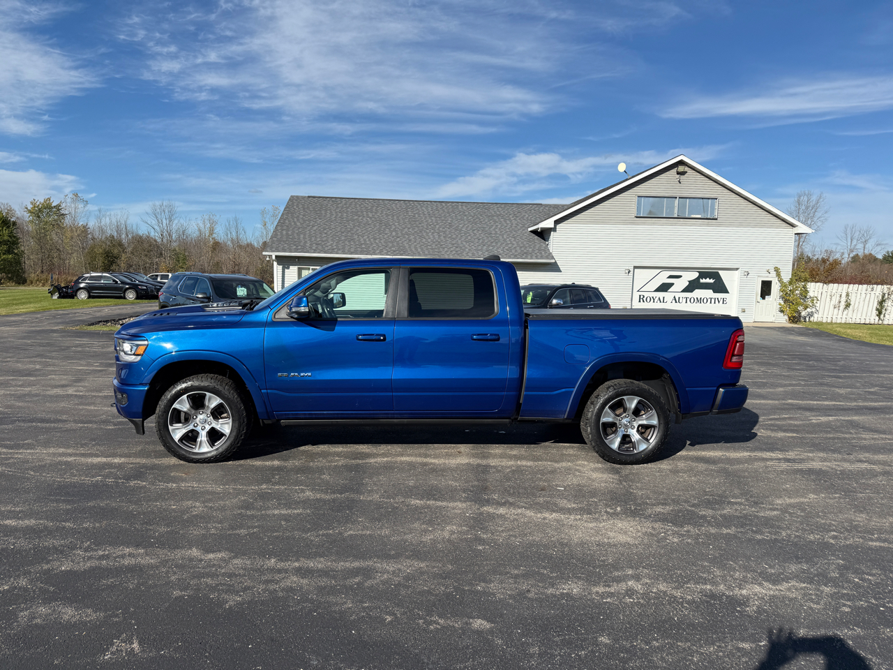 RAM 1500 Laramie 4x4 Crew Cab 6'4" Box 2019 RAM 1500 Laramie 4x4 Crew Cab 6'4" Box 2019