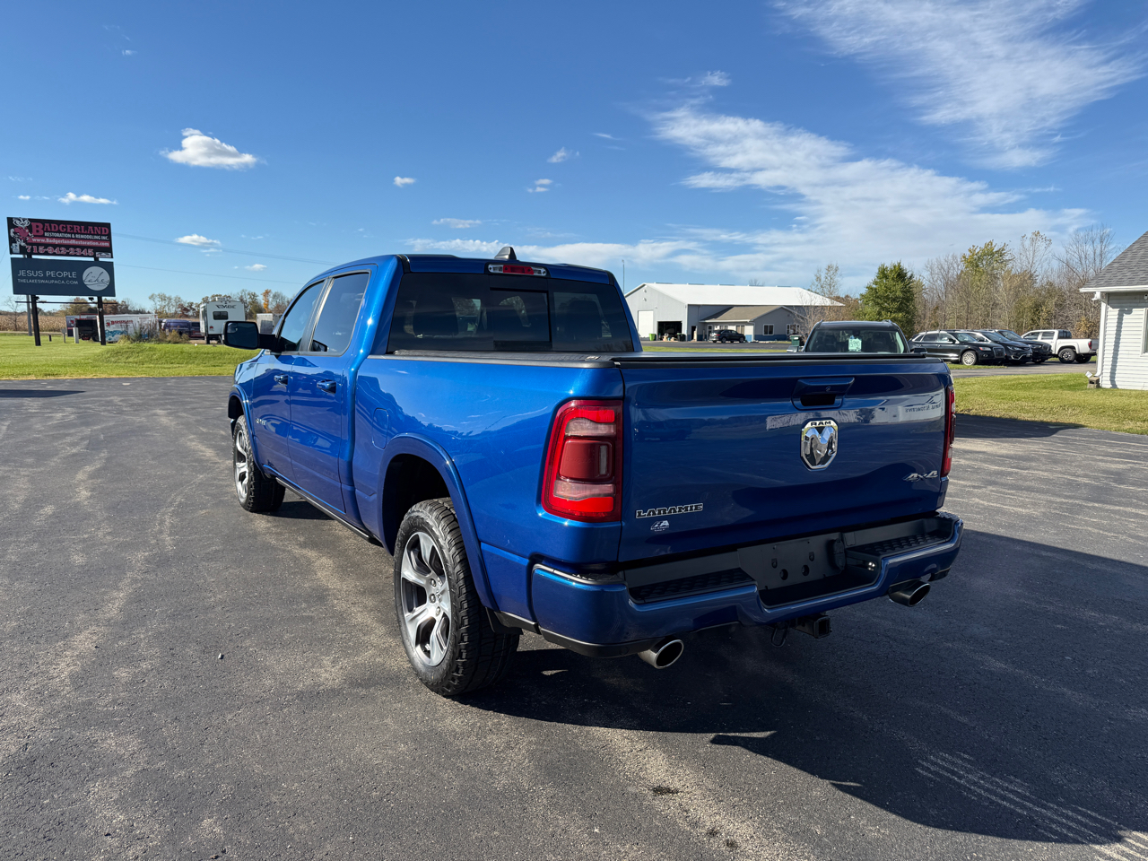 RAM 1500 Laramie 4x4 Crew Cab 6'4" Box 2019 RAM 1500 Laramie 4x4 Crew Cab 6'4" Box 2019