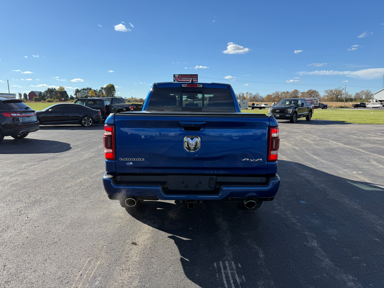 RAM 1500 Laramie 4x4 Crew Cab 6'4" Box 2019 RAM 1500 Laramie 4x4 Crew Cab 6'4" Box 2019
