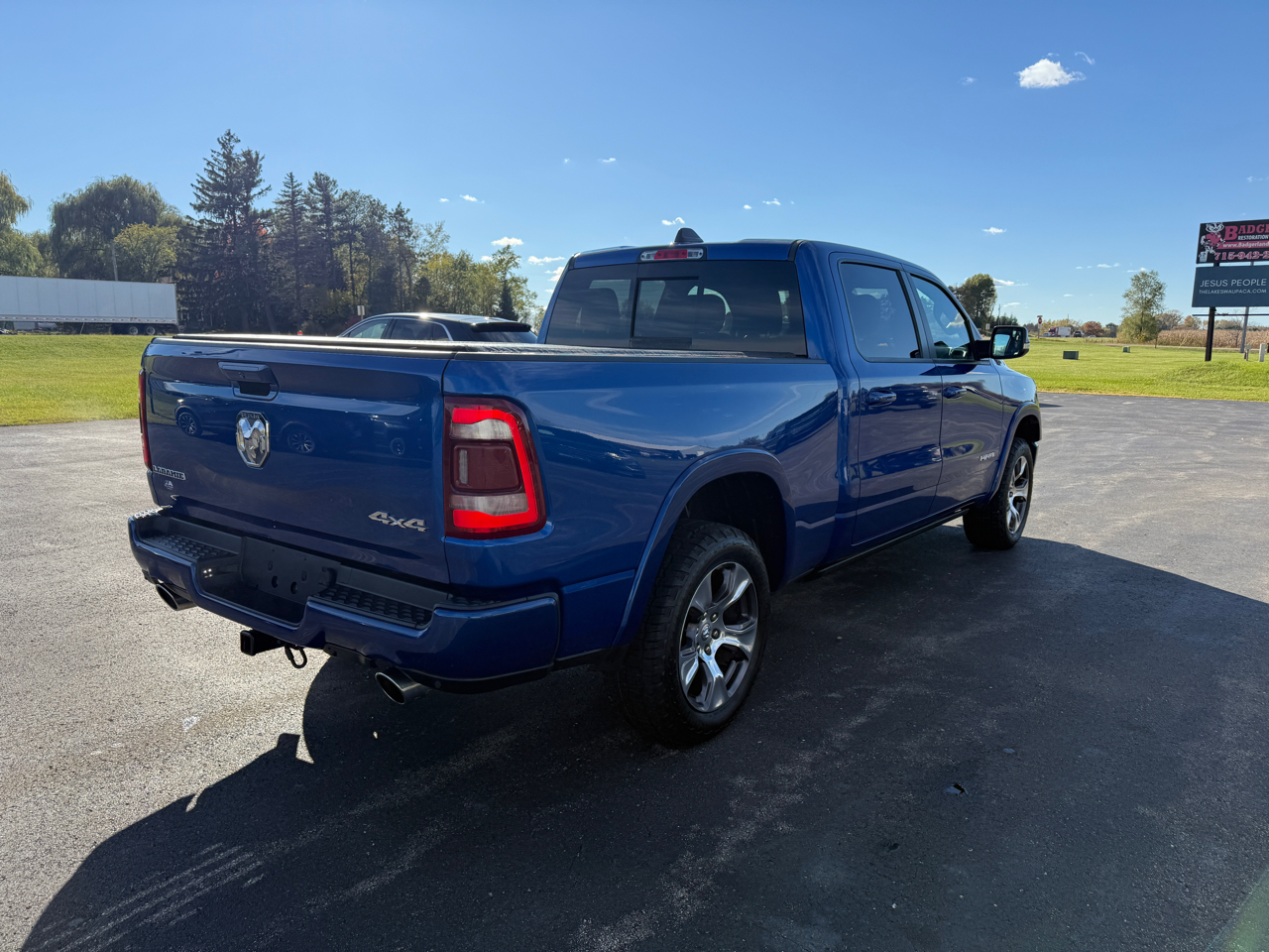 RAM 1500 Laramie 4x4 Crew Cab 6'4" Box 2019 RAM 1500 Laramie 4x4 Crew Cab 6'4" Box 2019