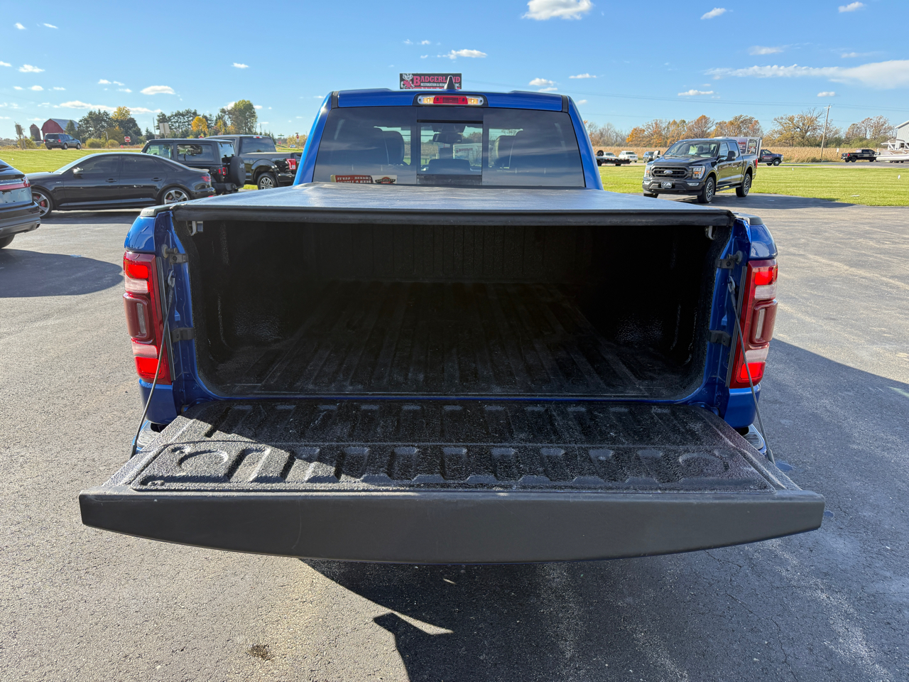 RAM 1500 Laramie 4x4 Crew Cab 6'4" Box 2019 RAM 1500 Laramie 4x4 Crew Cab 6'4" Box 2019