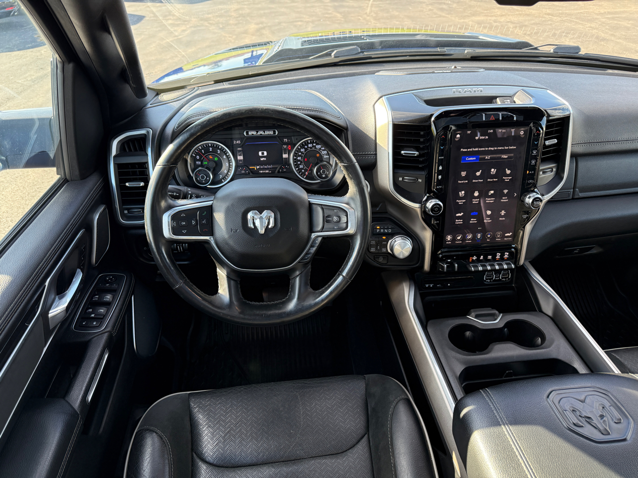 RAM 1500 Laramie 4x4 Crew Cab 6'4" Box 2019 RAM 1500 Laramie 4x4 Crew Cab 6'4" Box 2019