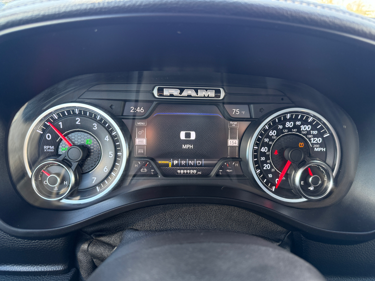 RAM 1500 Laramie 4x4 Crew Cab 6'4" Box 2019 RAM 1500 Laramie 4x4 Crew Cab 6'4" Box 2019