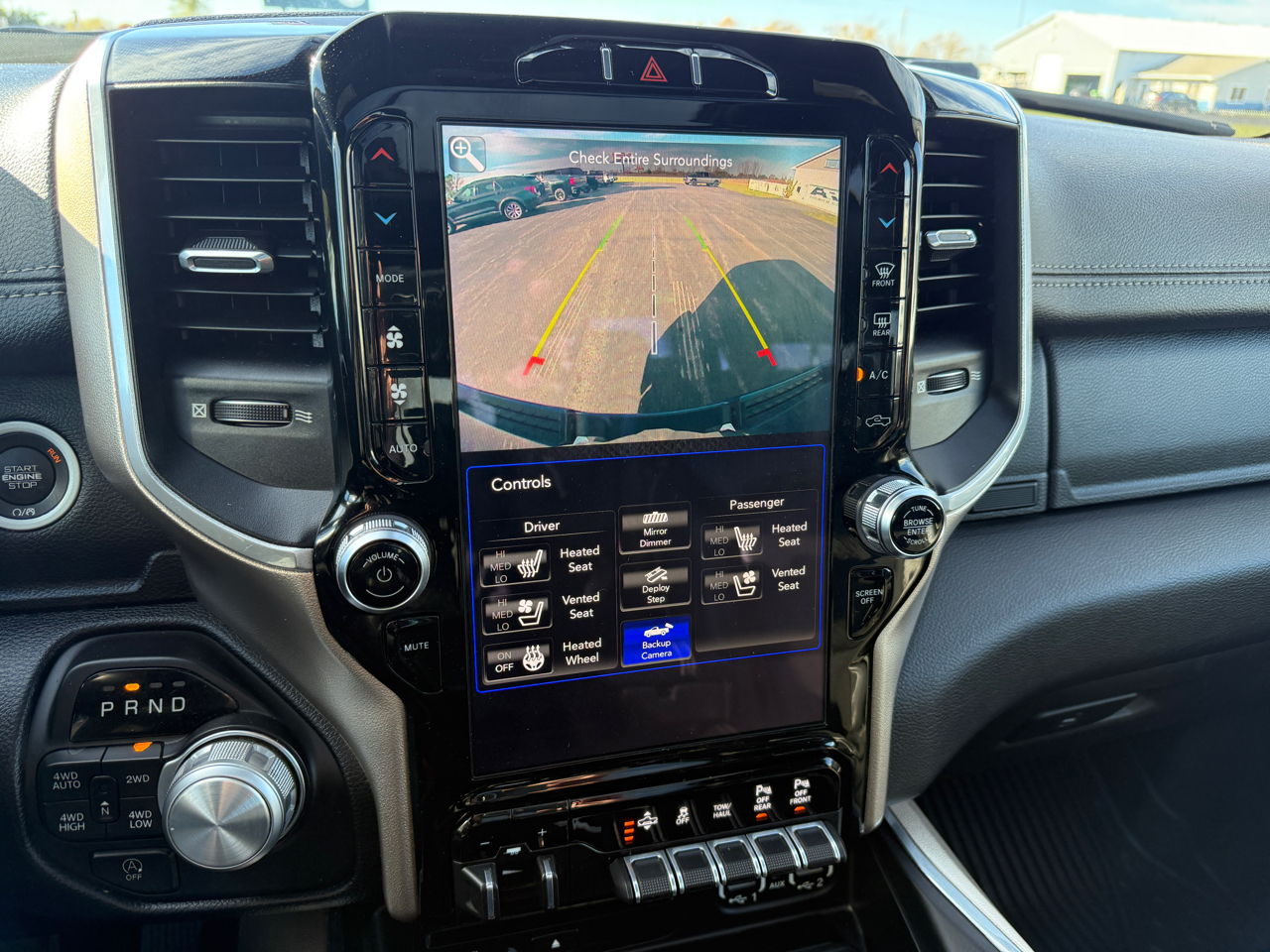 RAM 1500 Laramie 4x4 Crew Cab 6'4" Box 2019 RAM 1500 Laramie 4x4 Crew Cab 6'4" Box 2019