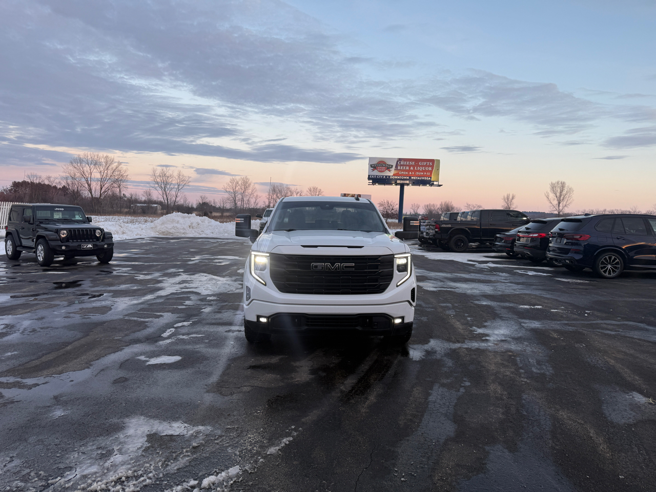 GMC Sierra 1500 4WD Crew Cab 157" Elevation 2023