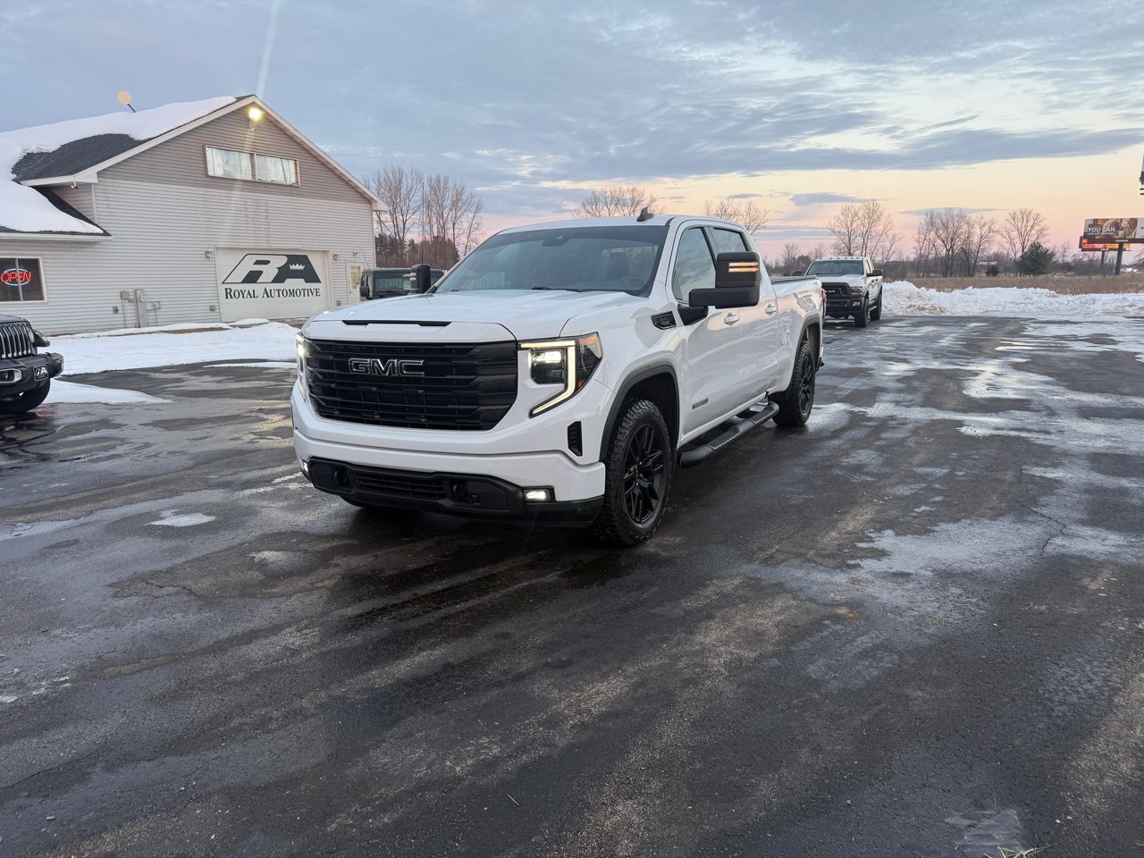 GMC Sierra 1500 4WD Crew Cab 157" Elevation 2023