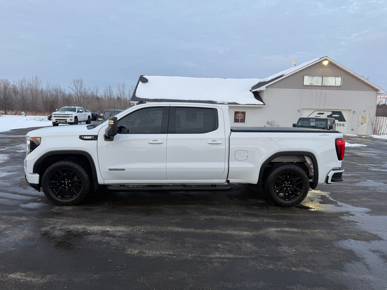 GMC Sierra 1500 4WD Crew Cab 157" Elevation 2023