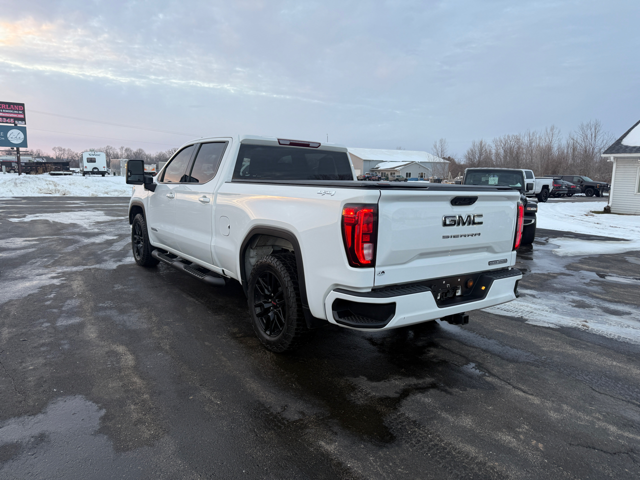 GMC Sierra 1500 4WD Crew Cab 157" Elevation 2023